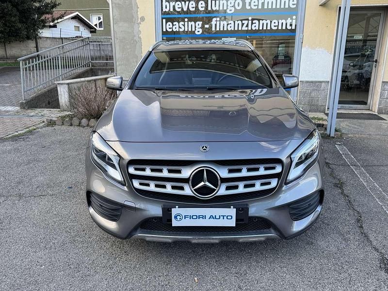 Usata Mercedes GLA180 Premium 122 CV (89 kW) 2019 Grigio SUV
