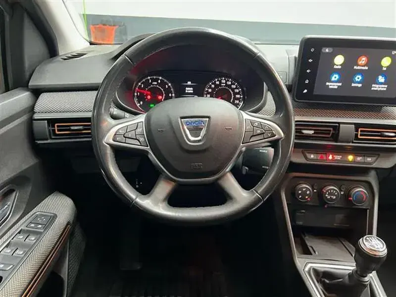 Usata Dacia Sandero Comfort 101 CV (74 kW) 2023 Arancione Utilitaria