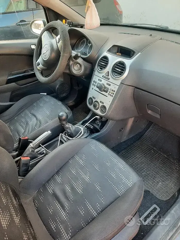 Usata Opel Corsa 75 CV (55 kW) 2011 Grigio Utilitaria