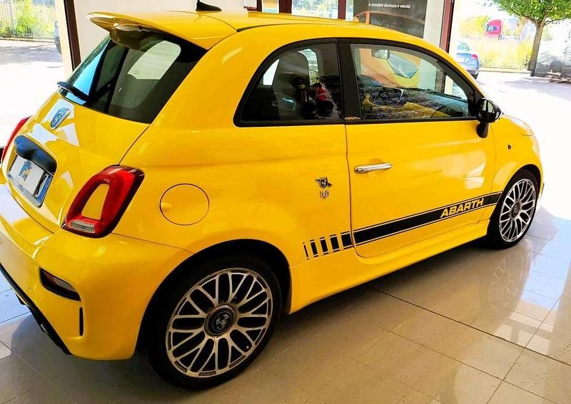 Giallo Usata 2021 Abarth 595 Due volumi | 16.250 € (Ottimo prezzo) - Immagine 1/4