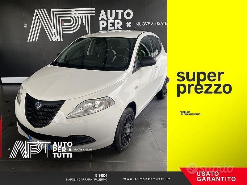 Usata Lancia Ypsilon 80 CV (58 kW) 2015 Bianco Utilitaria