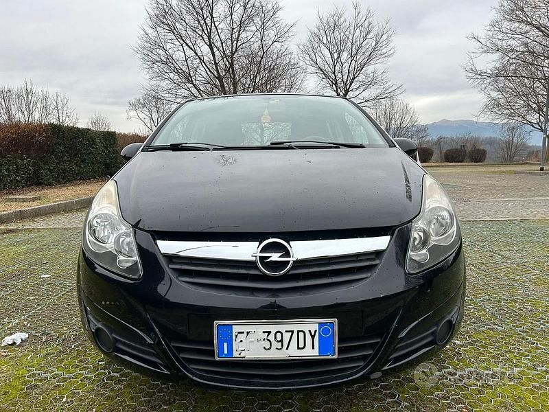 Usata Opel Corsa 75 CV (55 kW) 2010 Nero Utilitaria