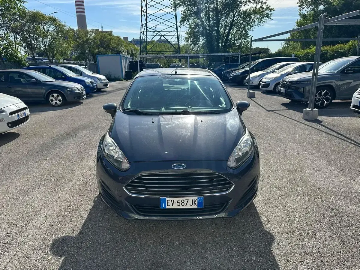 Usata Ford Fiesta Titanium 80 CV (58 kW) 2014 Grigio Utilitaria