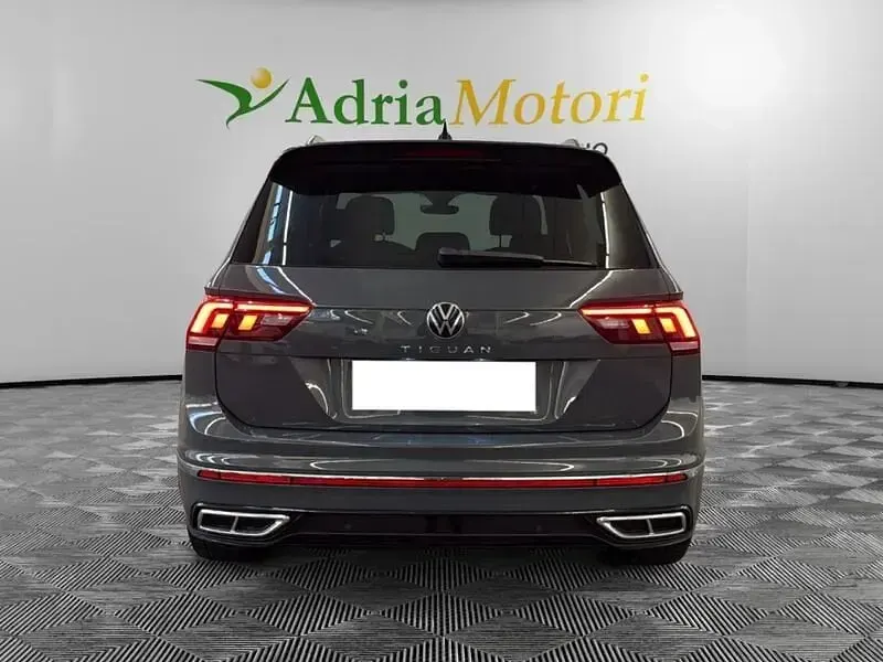 Usata VW Tiguan 150 CV (110 kW) 2023 Grigio scuro SUV