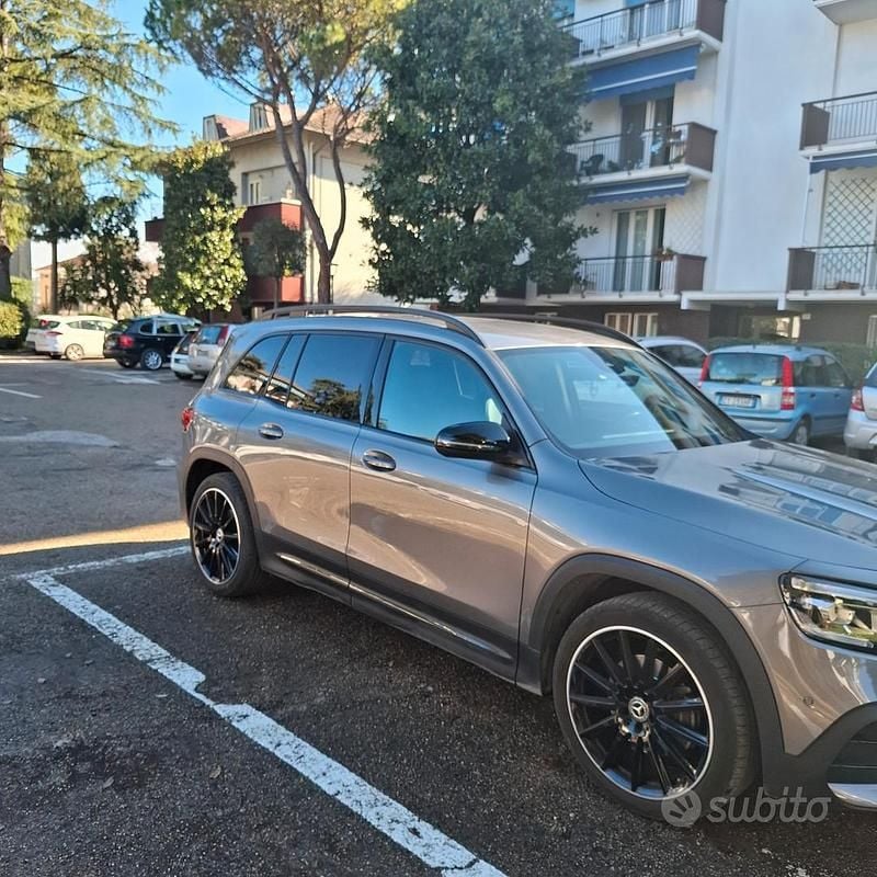 Usata Mercedes GLB200 163 CV (119 kW) 2023 Grigio SUV