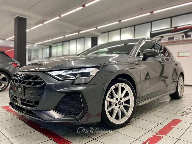 Usata Audi A3 S-Line 150 CV (110 kW) 2025 Gray Berlina