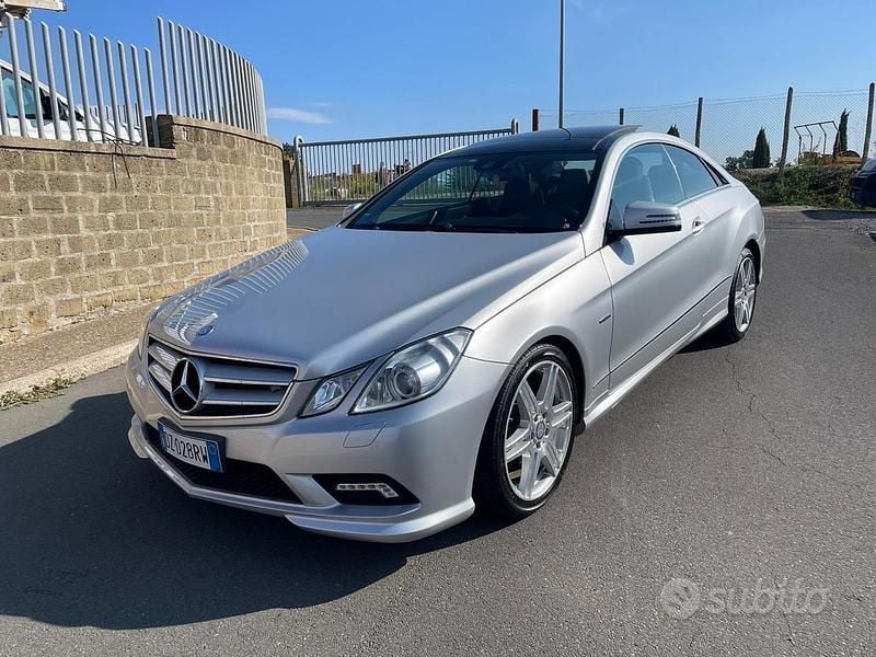 Argento Usata 2010 Mercedes E250 Avantgarde Tre volumi | 8990 € (Buon prezzo) - Immagine 1/4