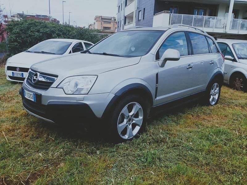 Usado Opel Antara Cosmo 149 CV (109 kW) 2009 Plateado SUV