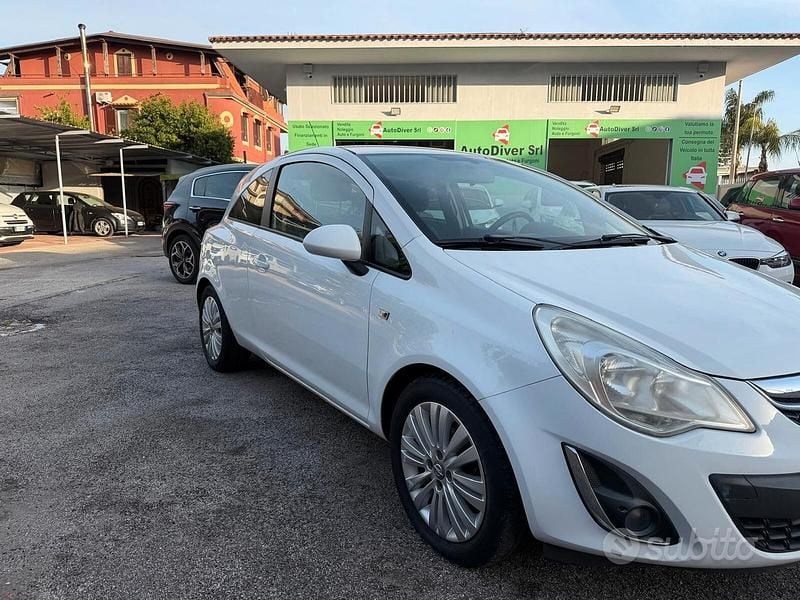 Usata Opel Corsa 85 CV (62 kW) 2011 Bianco Utilitaria