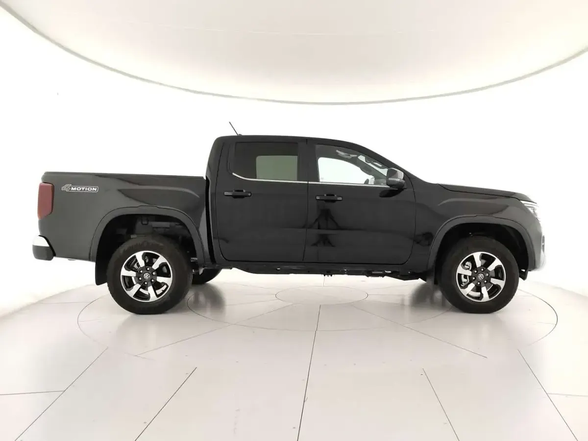 Usata VW Amarok Style 205 CV (150 kW) 2024 Midnight black metallizzato Pick-up