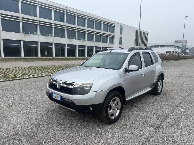 Grigio Usata 2011 Dacia Duster Lauréate Station wagon | 5900 € (Buon prezzo) - Immagine 1/4