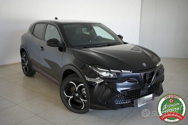 Nuova Alfa Romeo Junior Edizione Speciale 145 CV (106 kW) 2025 Nero SUV