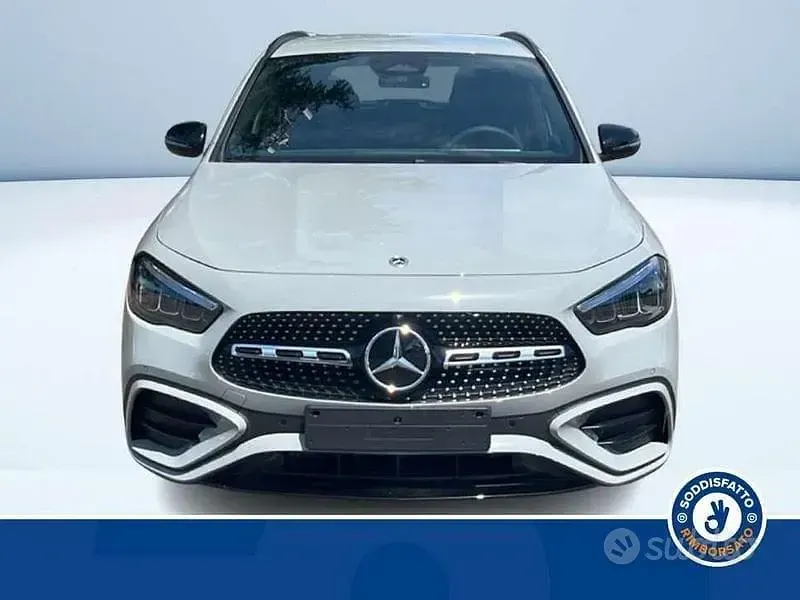 Nuova Mercedes GLA200 150 CV (110 kW) 2026 Grigio SUV