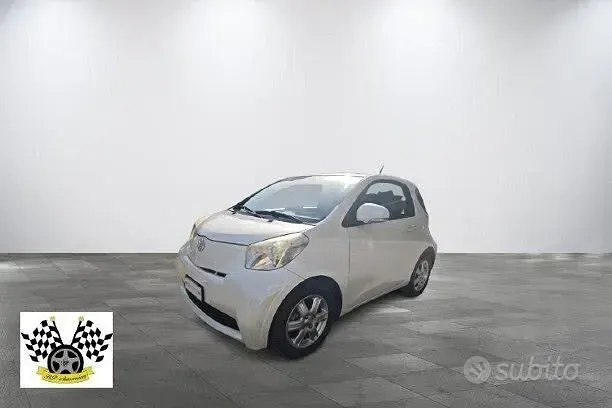 Usata Toyota iQ 68 CV (50 kW) 2010 Bianco Utilitaria