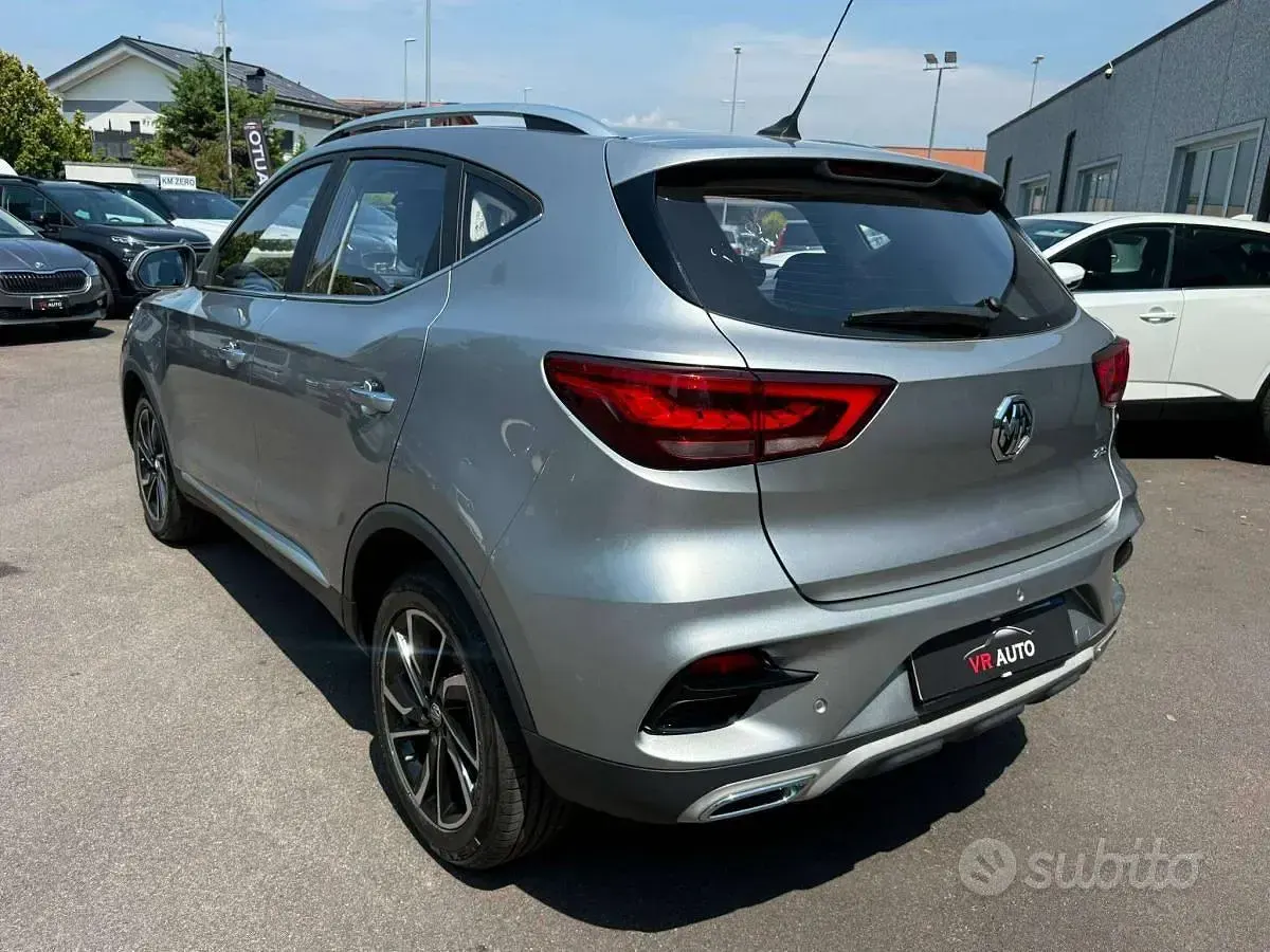 Usata MG ZS Luxury 106 CV (77 kW) 2024 Grigio SUV