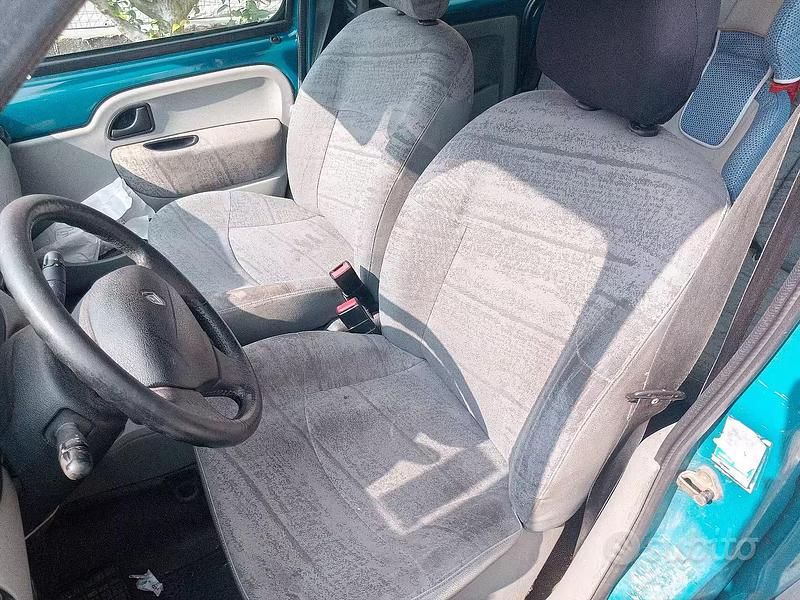 Usado Renault Kangoo Expression 65 CV (47 kW) 2004 Verde Monovolumen