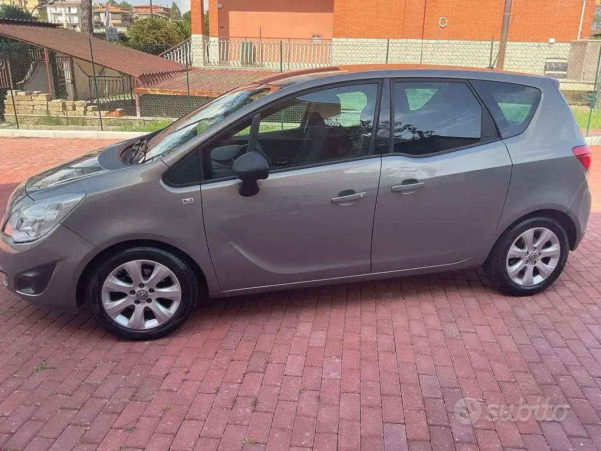 Usata Opel Meriva Cosmo 101 CV (74 kW) 2011 Marrone Monovolume