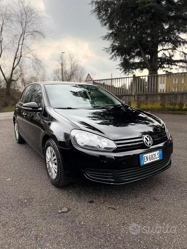 Nero Usata 2012 VW Golf VI Due volumi | 4900 € (Buon prezzo) - Immagine 1/4