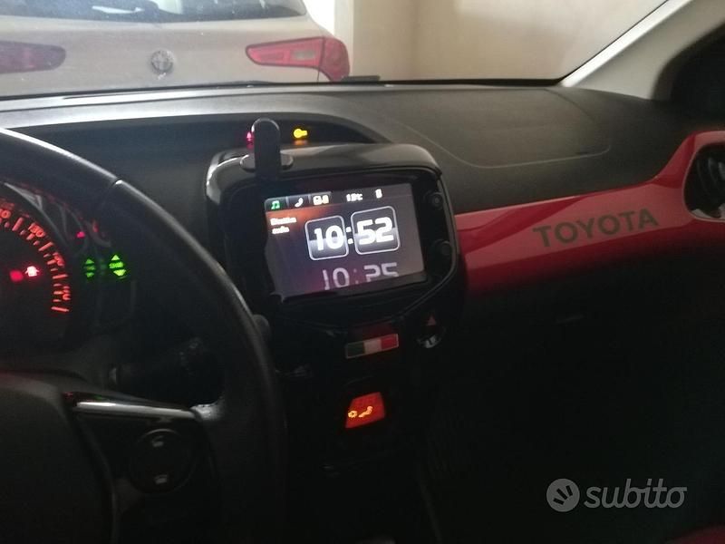 Usata Toyota Aygo 69 CV (50 kW) 2014 Rosso Utilitaria