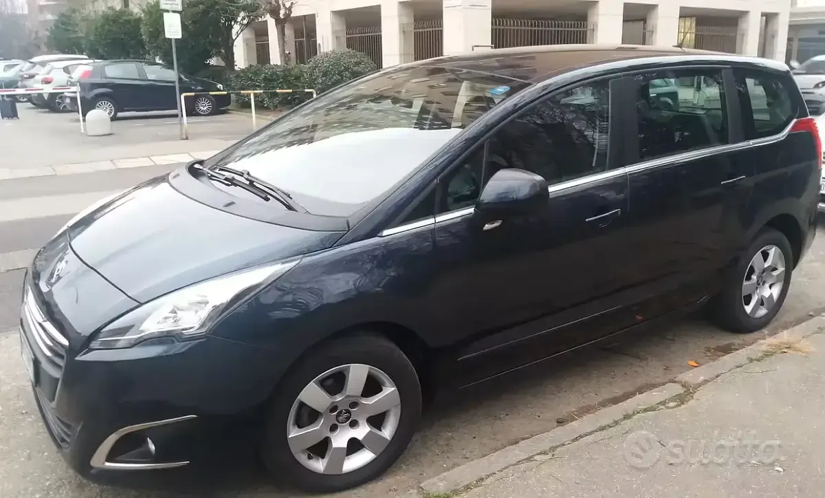 Usata Peugeot 5008 115 CV (84 kW) 2014 Bluazzurro Monovolume
