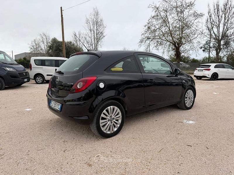 Usata Opel Corsa 75 CV (55 kW) 2011 Utilitaria