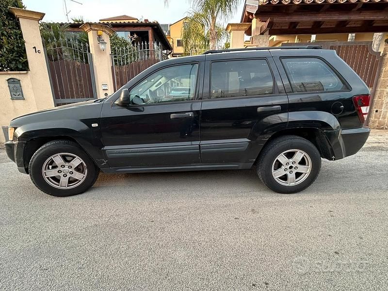 Usata Jeep Grand Cherokee Overland 218 CV (160 kW) 2006 Nero SUV