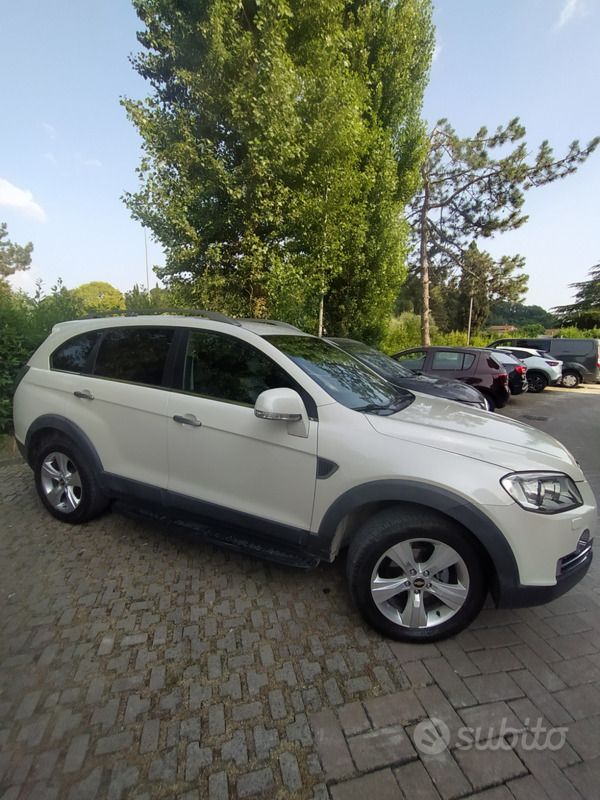 Usata 2010 Chevrolet Captiva LTZ SUV | 2950 € (Super prezzo) - Immagine 1/4