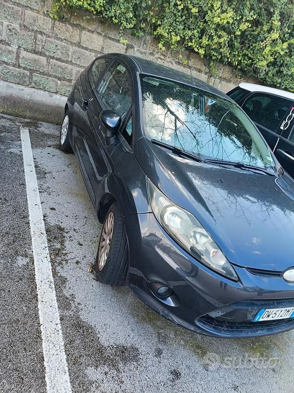 Usata Ford Fiesta 70 CV (51 kW) 2009 Grigio Utilitaria