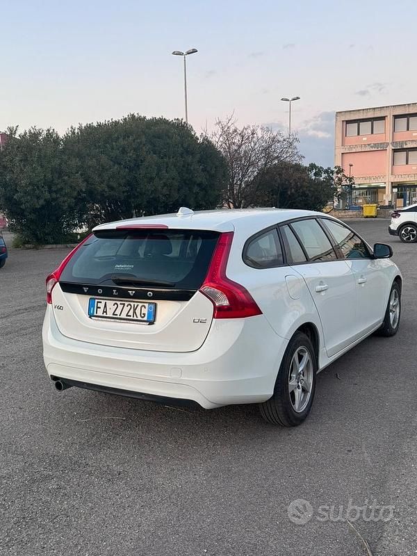 Usata Volvo V60 115 CV (84 kW) 2015 Bianco Station wagon