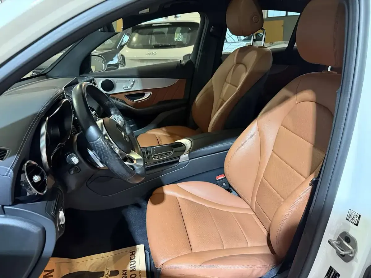 Usata Mercedes GLC220 AMG 194 CV (142 kW) 2023 Bianco polare SUV