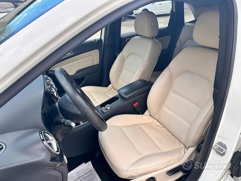 Usata Mercedes B200 Premium 136 CV (100 kW) 2012 Bianco Utilitaria