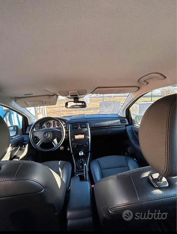 Usata Mercedes B160 95 CV (69 kW) 2010 Grigio Monovolume