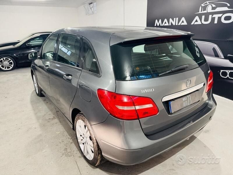Usata Mercedes B180 Executive 109 CV (80 kW) 2015 Grigio Monovolume