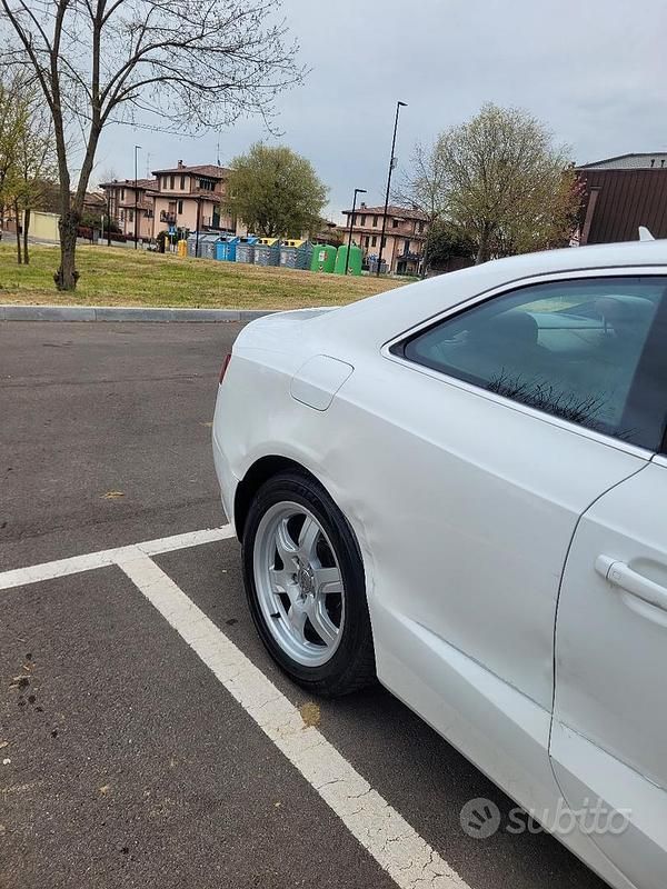 Begagnad Audi A5 2007 Vit Sportkupé