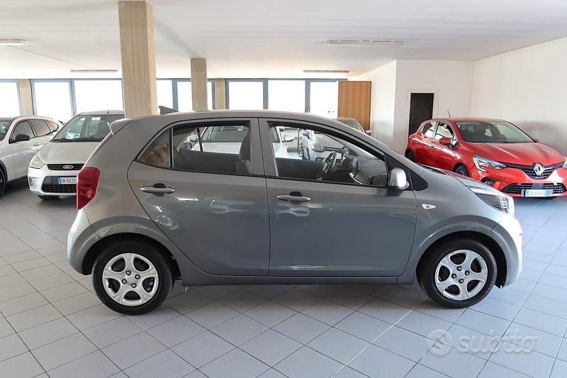 Usata Kia Picanto Urban 67 CV (49 kW) 2022 Grigio Utilitaria