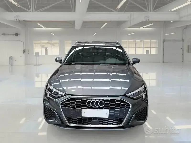 Usata Audi A3 S-Line 150 CV (110 kW) 2021 Grigio Berlina