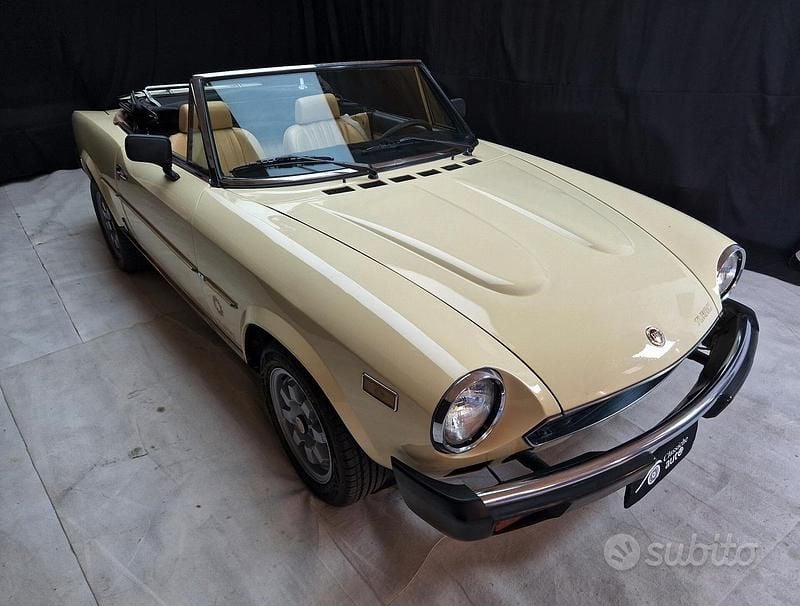 Usata Fiat 124 Spider 122 CV (89 kW) 1982 Beige Cabrio