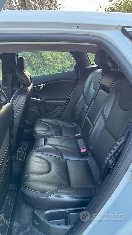 Usata Volvo V40 Ocean Race 120 CV (88 kW) 2017 Bianco Berlina