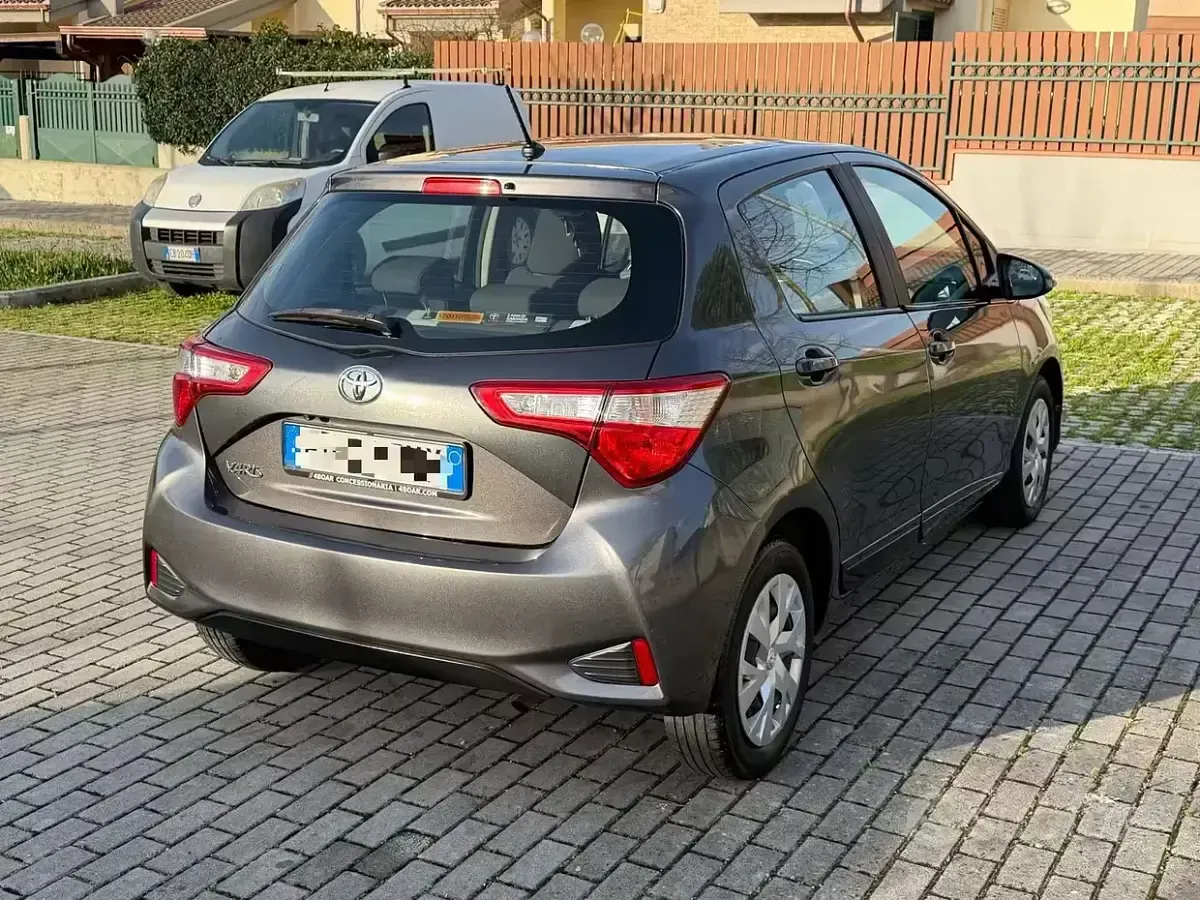 Second-hand Toyota Yaris Lounge 72 CP (52 kW) 2019 Gri Hatchback