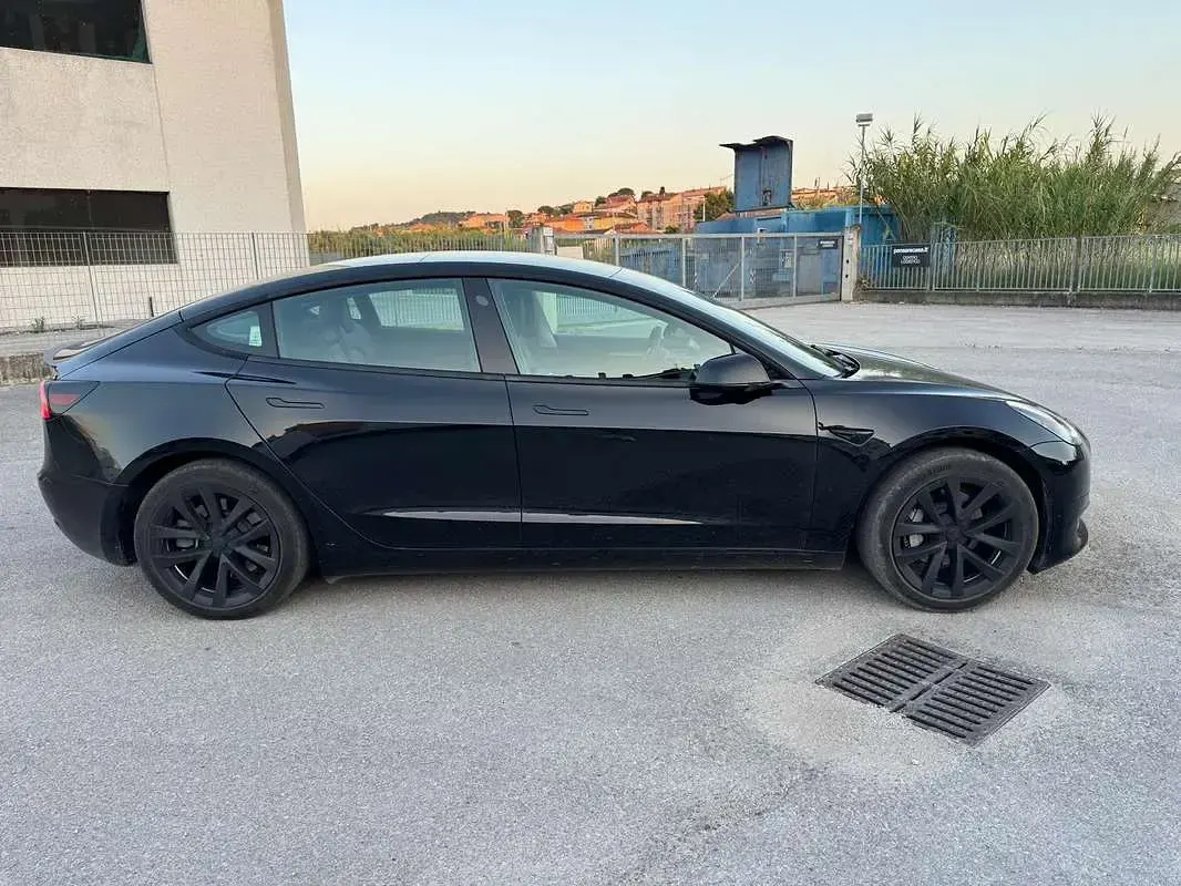 Usata Tesla Model 3 Standard Range 88 kW (120 CV) 2023 Nero Berlina