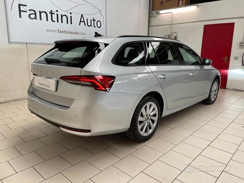 Käytetty Skoda Octavia Executive 150 HP (110 kW) 2024 Harmaa Farmari