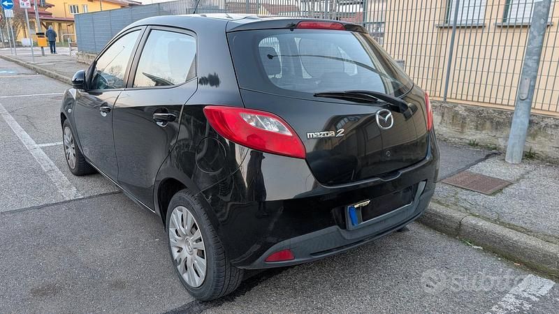Usata Mazda 2 68 CV (50 kW) 2008 Nero Utilitaria
