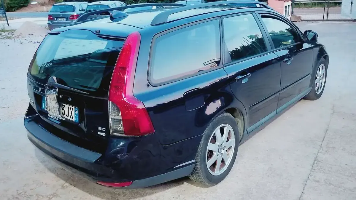 Usata Volvo V50 109 CV (80 kW) 2010 Nero Station wagon