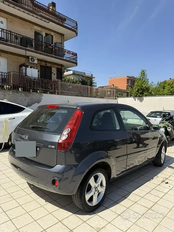 Usata Ford Fiesta Ghia 68 CV (50 kW) 2007 Utilitaria