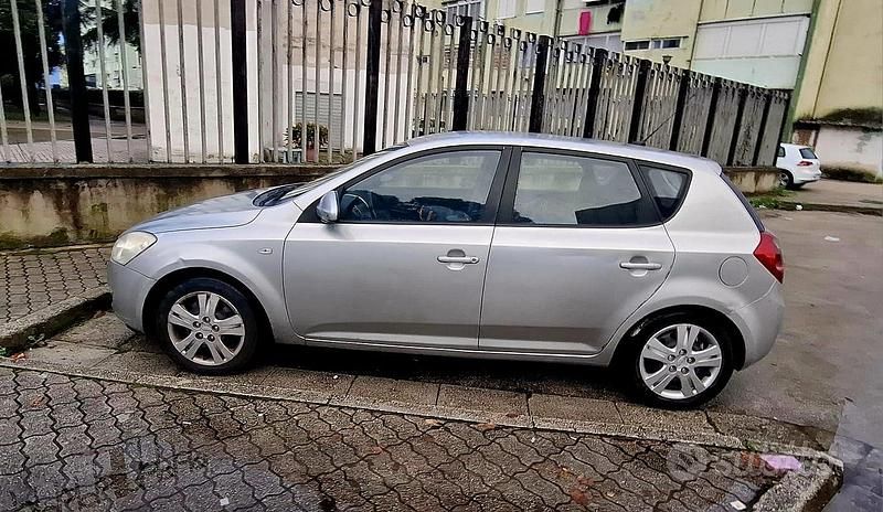 Usata Kia Ceed 115 CV (84 kW) 2008 Grigio Utilitaria