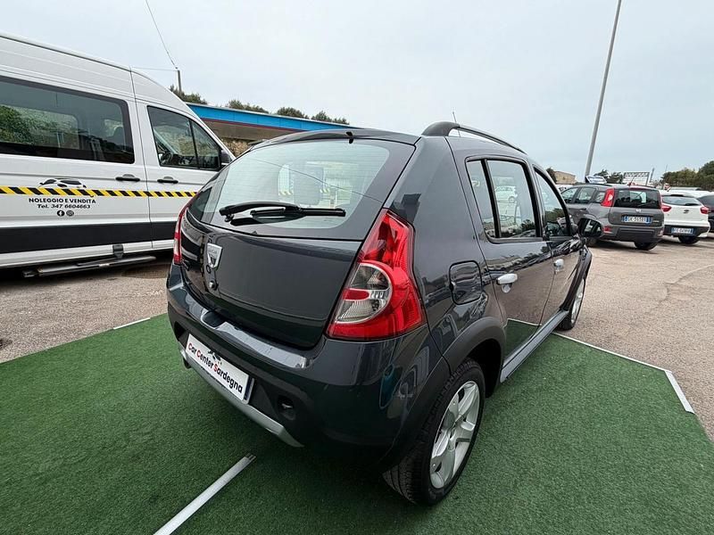 Usata Dacia Sandero Stepway 84 CV (61 kW) 2011 Nero Berlina