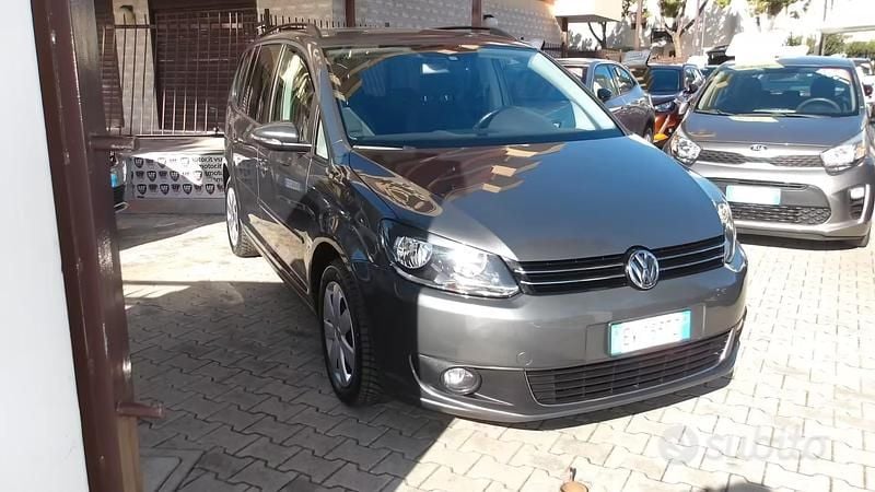 Usata VW Touran Comfortline 105 CV (77 kW) 2014 Grigio Monovolume