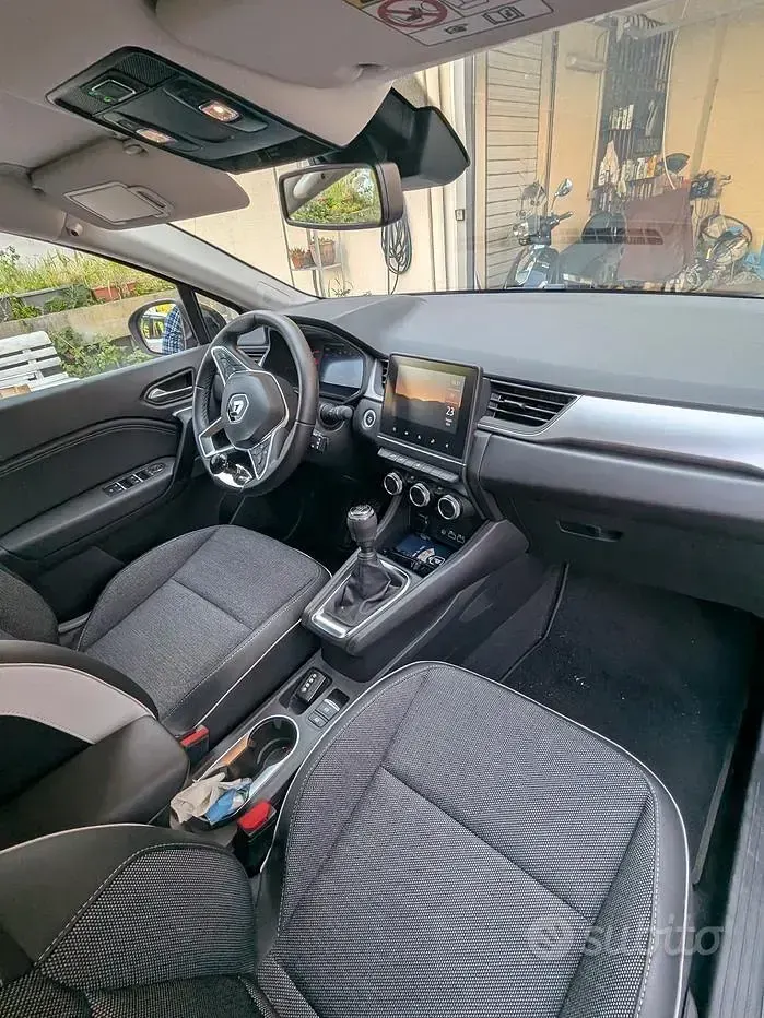 Usata Renault Captur 91 CV (66 kW) 2023 Grigio SUV