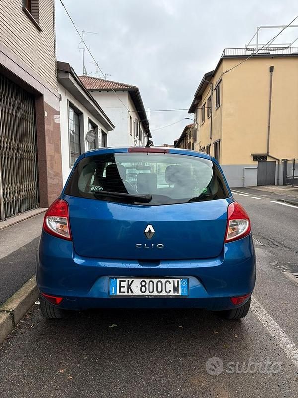 Usata Renault Clio III 75 CV (55 kW) 2011 Berlina