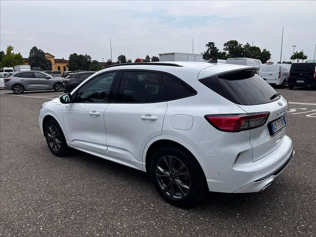 Usata Ford Kuga ST-Line 225 CV (165 kW) 2023 Bianco frozen SUV